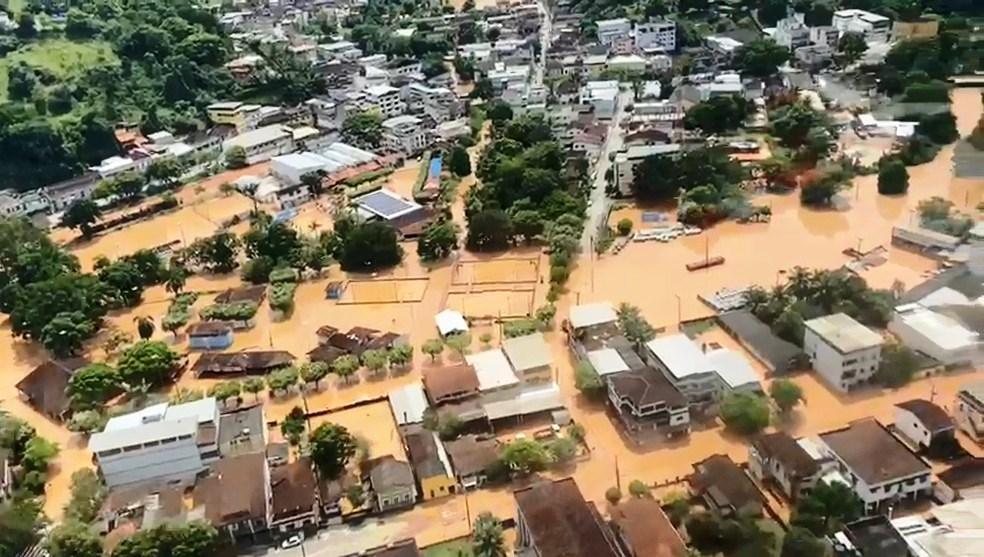 Chuva forte deixa mais de mil pessoas fora de casa no ES