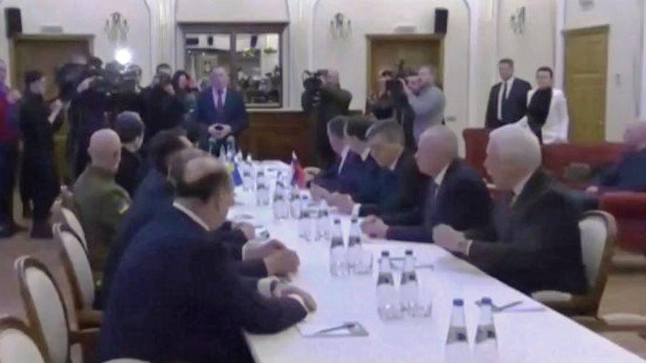 Começa reunião entre Rússia e Ucrânia em Belarus