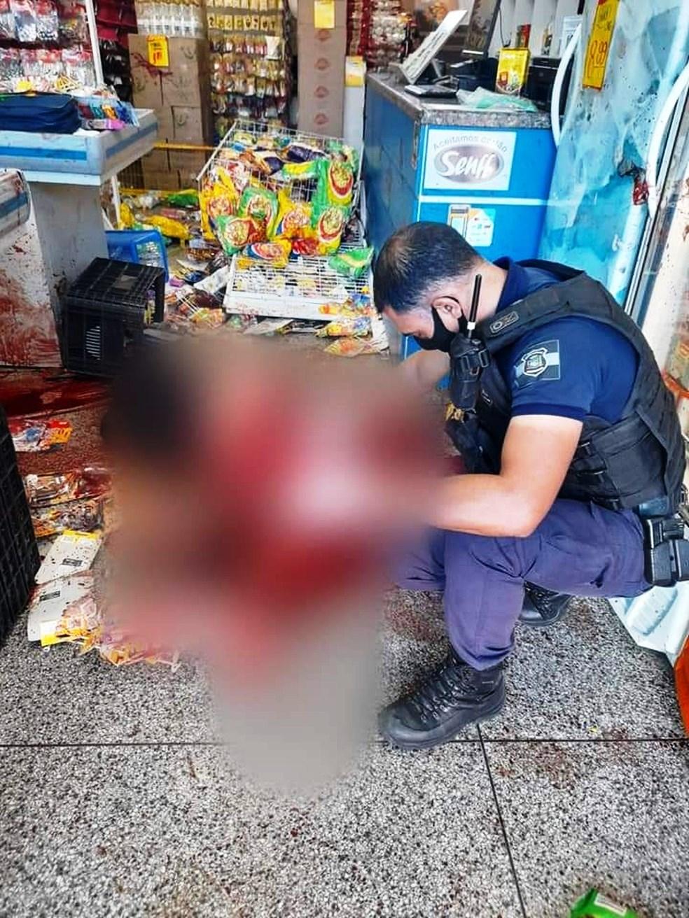 Filho mata o próprio pai com golpes de facão: “Matei ele porque estava me tirando”