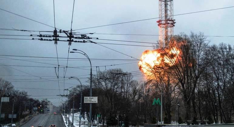 Ataque à torre de transmissão em Kiev deixa cinco mortos e ucranianos sem televisão