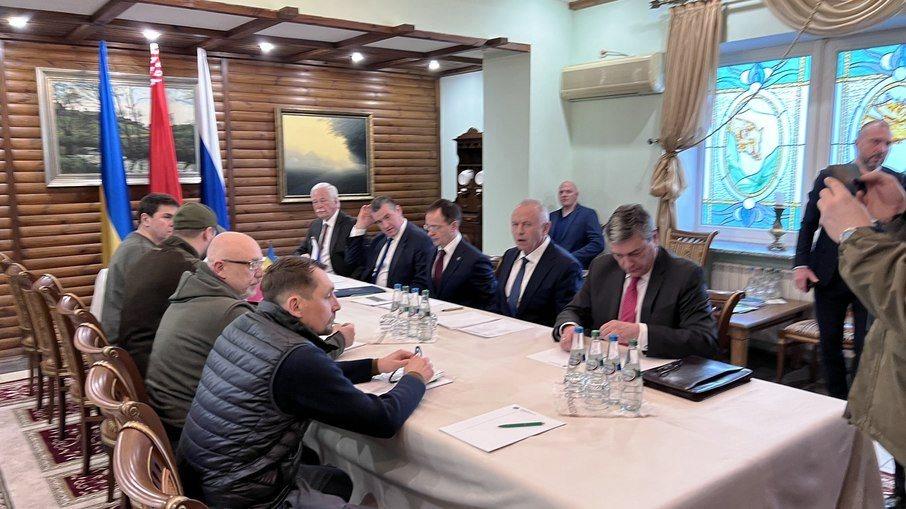 Rússia e Ucrânia começam em Belarus a segunda rodada de negociações