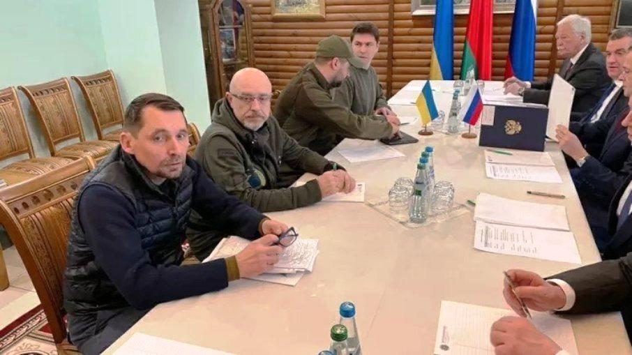 Rússia impõe três condições para parar guerra e nova reunião é marcada na Ucrânia