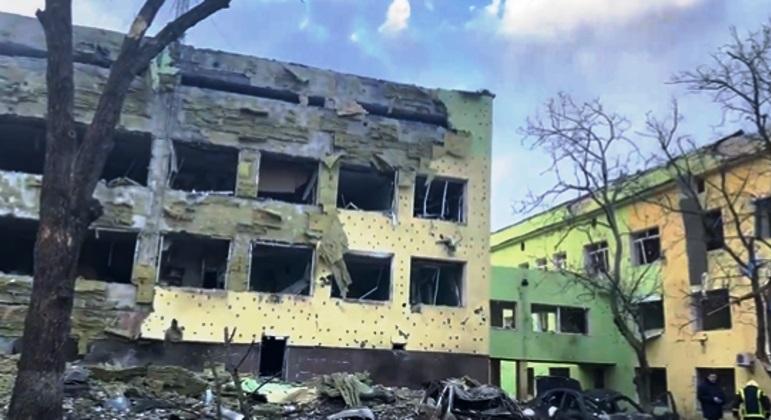 Rússia ataca maternidade e hospital infantil na cidade ucraniana de Mariupol