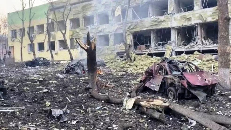 Crianças sem comida no frio congelante: o drama na cidade sitiada de Mariupol, na Ucrânia