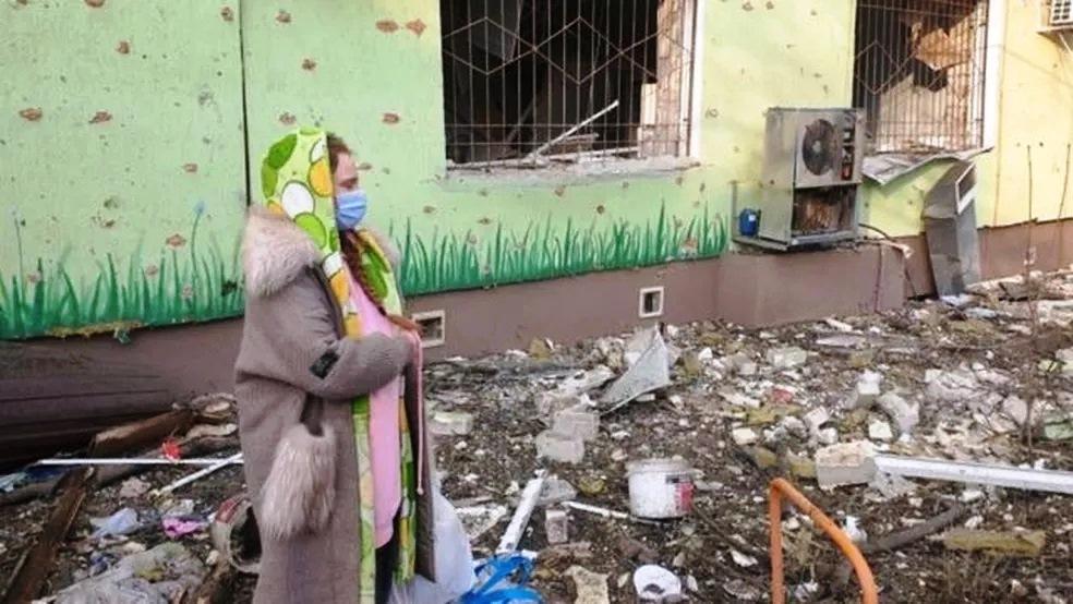 Crianças sem comida no frio congelante: o drama na cidade sitiada de Mariupol, na Ucrânia