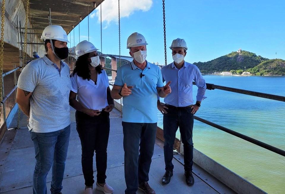 Obras da Ciclovia da Vida na Terceira Ponte avançam e começam a ser executadas sobre o mar, em Vitória, ES