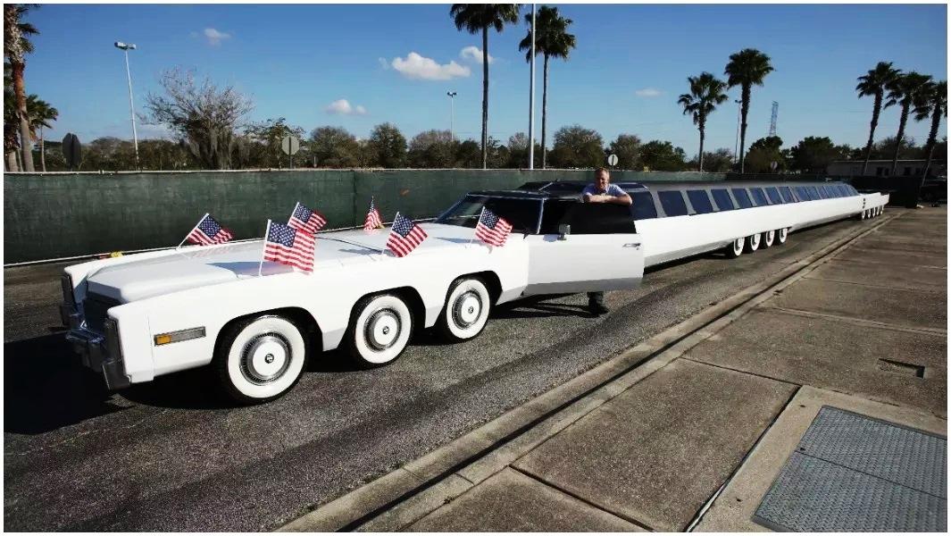Carro mais longo do mundo tem 30 metros, piscina, minigolfe e heliporto