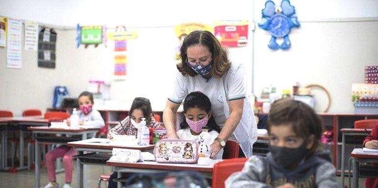 Senado aprova projeto que destina recursos do Fundeb para professores