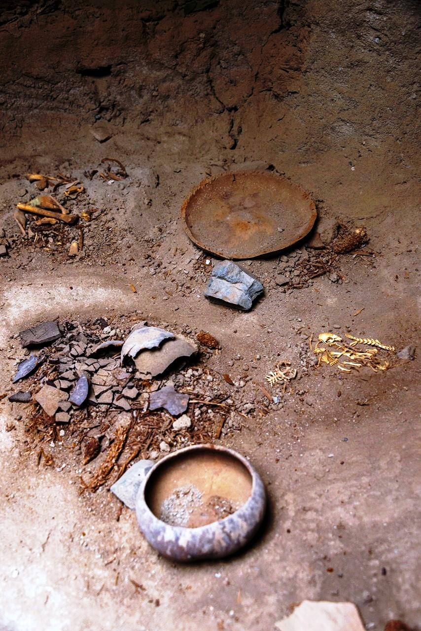 Relembre a descoberta da múmia encontrada em posição singular