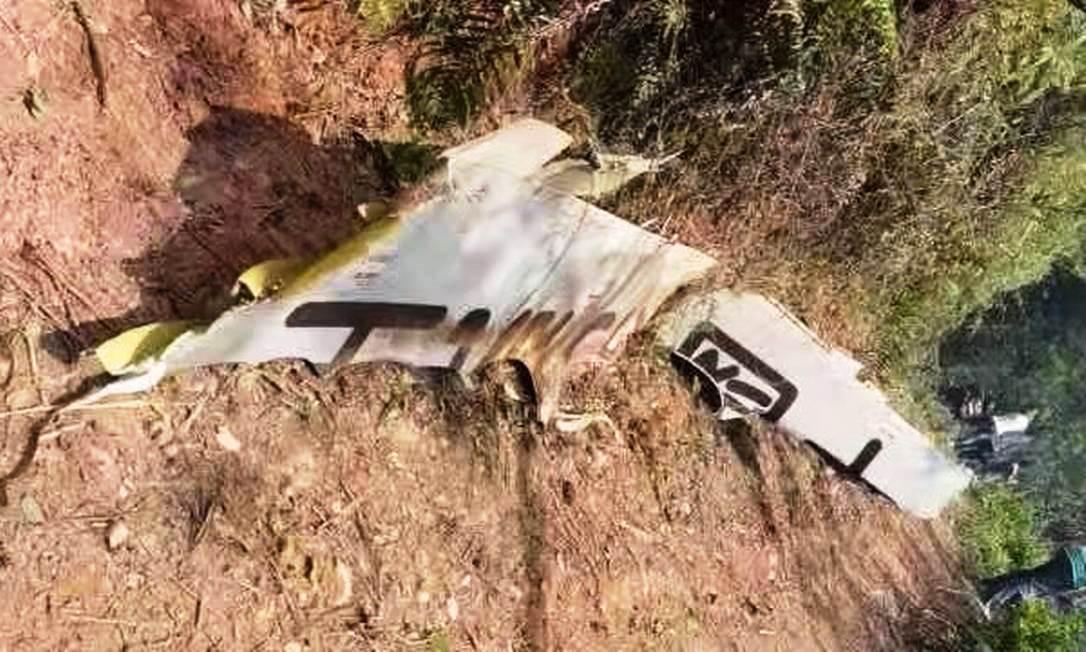 Avião com 132 pessoas a bordo cai na China