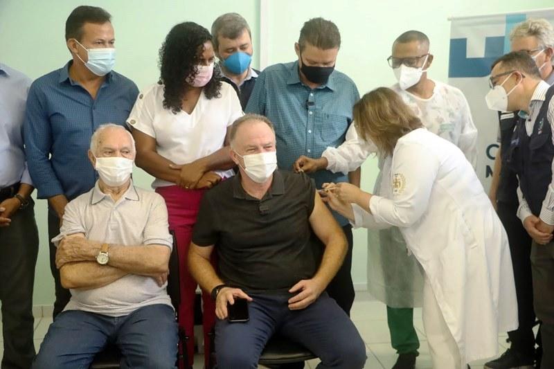 ES inicia aplicação da quarta dose contra a Covid-19 para idosos acima dos 60 anos