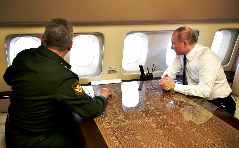 Avião presidencial de Vladimir Putin tem “botão nuclear”, academia e decoração neoclássica