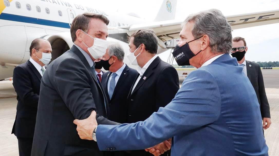 Bolsonaro demite presidente da Petrobras. Adriano Pires assume o cargo