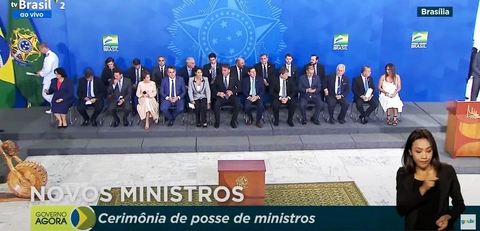 Bolsonaro faz ato para se despedir de ministros que devem disputar eleições e dar posse a substitutos