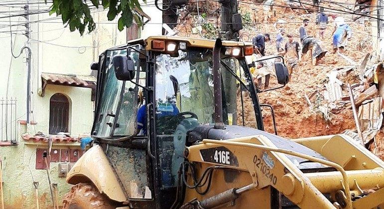 Sobe para 15 o número de mortes durante chuvas no Rio de Janeiro