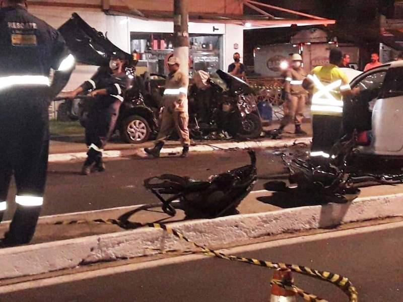 Duas pessoas morrem e uma fica ferida em acidente, em Vila Velha, ES