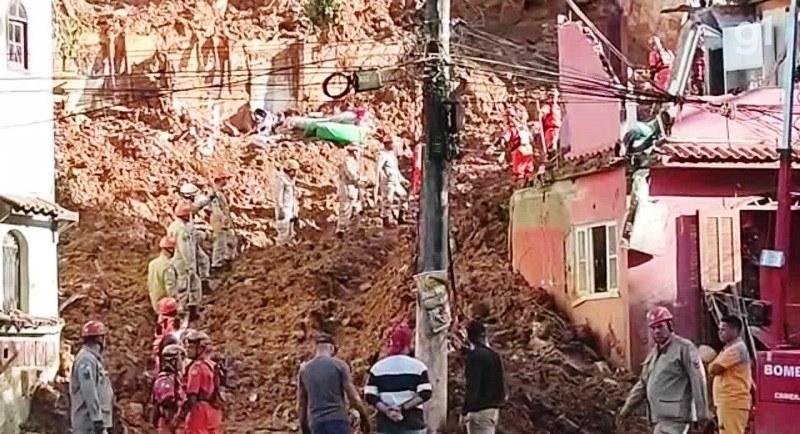 Sobe para 18 o número de mortos após chuva no fim de semana no RJ
