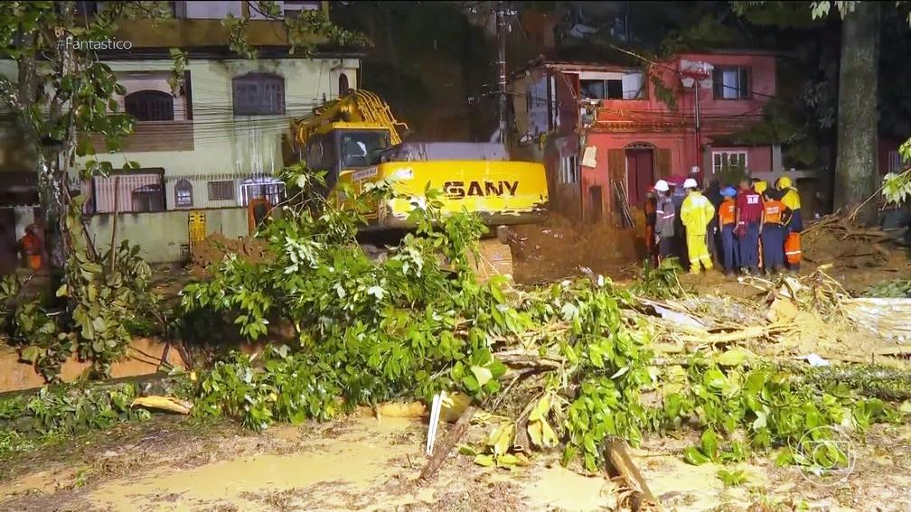 Sobe para 18 o número de mortos após chuva no fim de semana no RJ