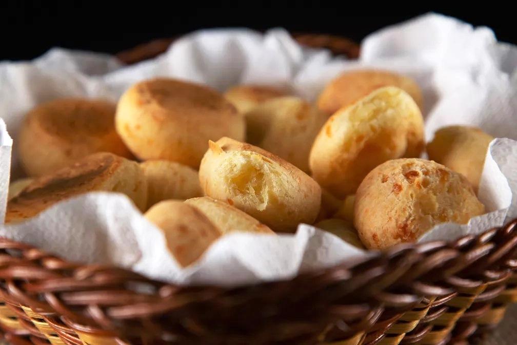 Pão de queijo não existiria sem a mandioca