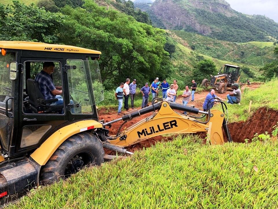 Governo do ES entrega máquinas, caminhões e kits de tratamento de efluentes sanitários rurais a cinco municípios