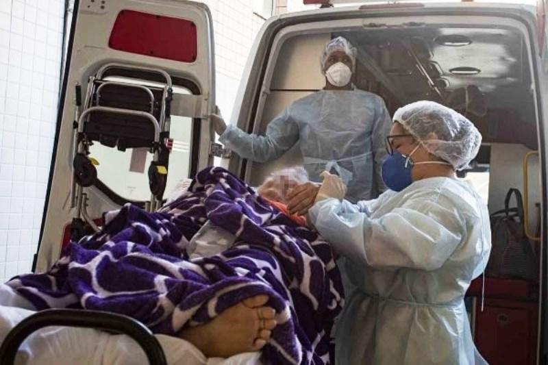 Com 98 mortes por Covid em 24 horas, média móvel tem nova queda e vai a 158