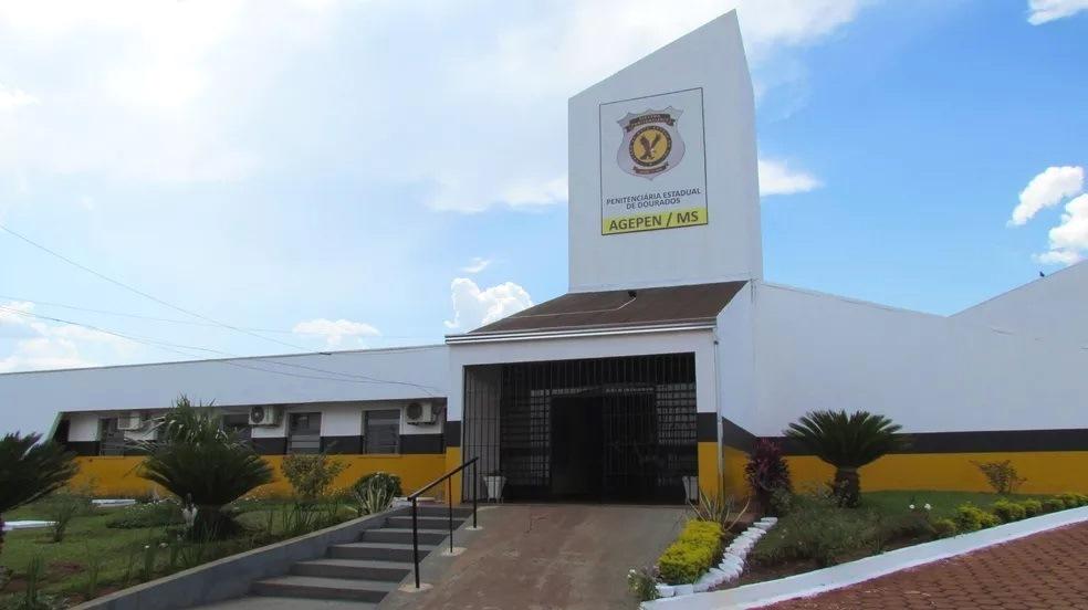 Para ficar com namorado na cadeia, homem faz furtos e ameaça até matar se for solto: ‘Sem ele nada faz sentido’