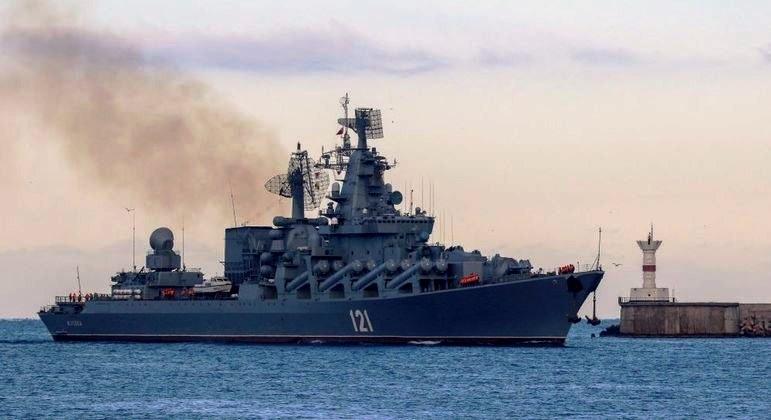 Navio de guerra russo é ‘seriamente danificado’ após explosão
