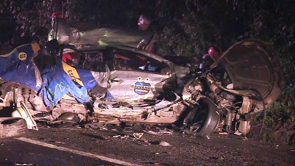 Acidente entre carro e caminhão na BR-101, deixa dois homens mortos no ES