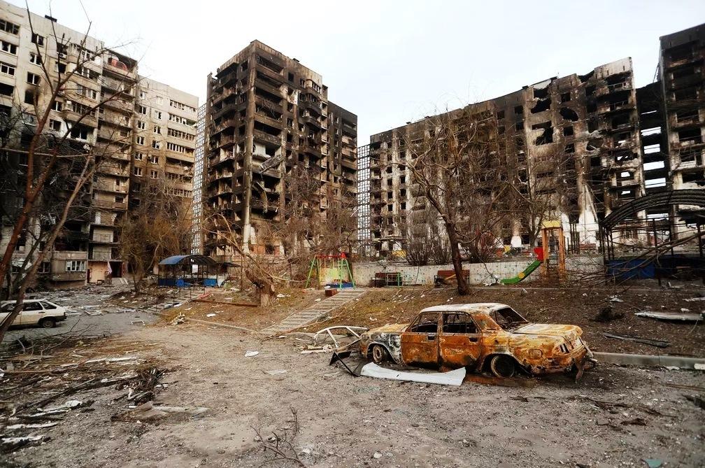 Homem mais rico da Ucrânia promete reconstruir cidade sitiada de Mariupol