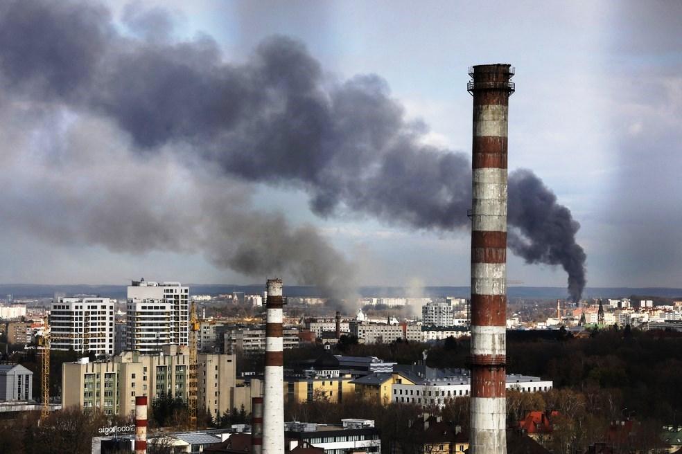 Rússia ataca maior cidade próxima à Polônia, e sete morrem, diz Ucrânia