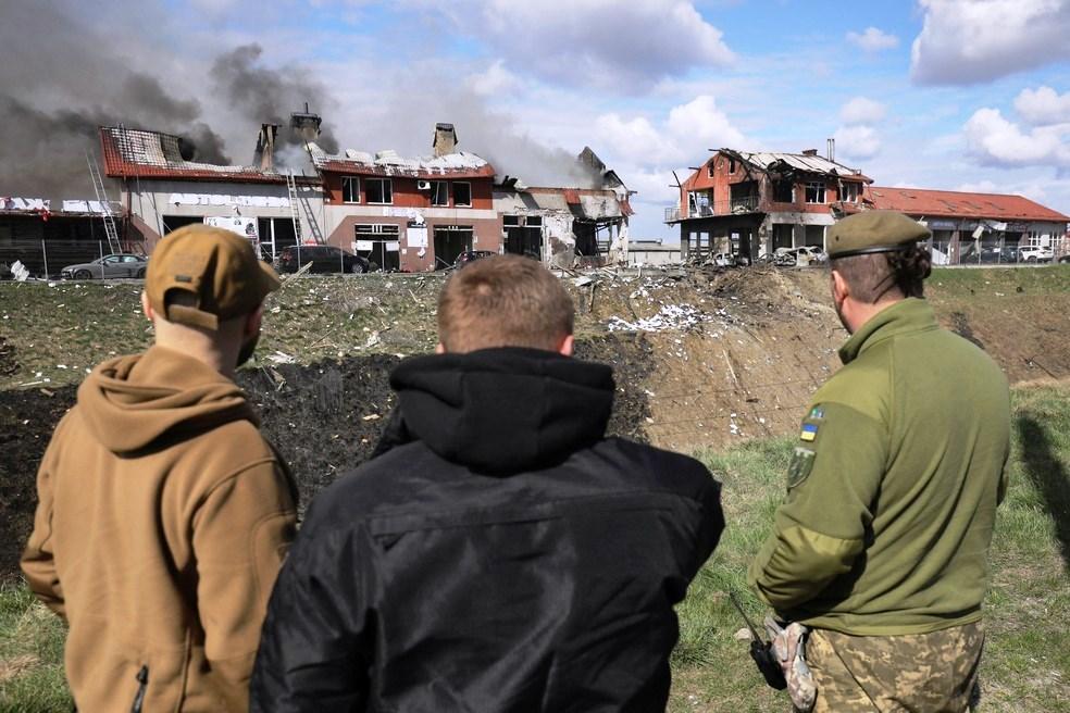 Rússia ataca maior cidade próxima à Polônia, e sete morrem, diz Ucrânia