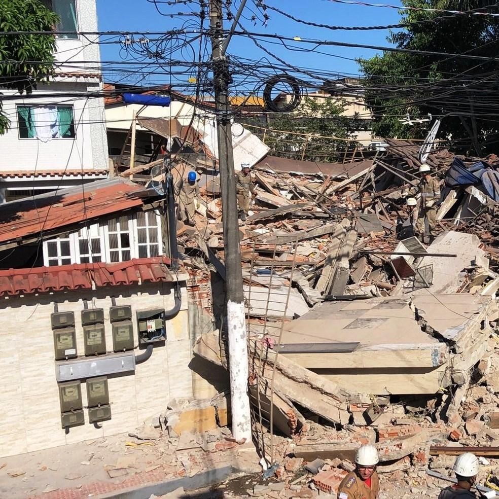 Prédio de três andares desaba em Vila Velha, no ES