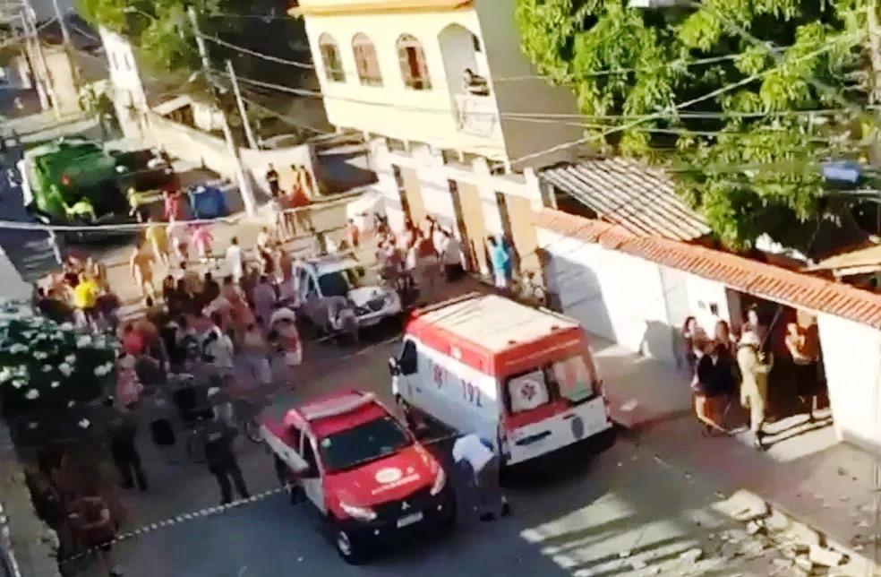 Prédio de três andares desaba em Vila Velha, no ES