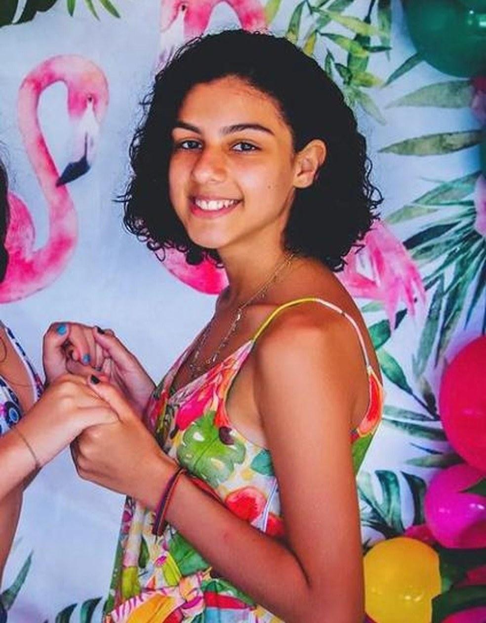 Corpo de idoso é achado e número de mortos em desabamento de prédio sobe para três