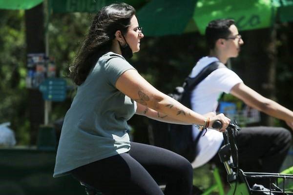 Em queda, média móvel de mortes por Covid chega a 96