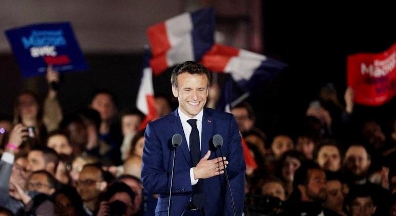 Macron vence e em discurso de vitória promete curar as feridas da França