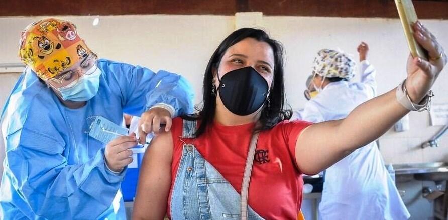 Brasil inicia a semana com 76 óbitos e 6,4 mil novos casos de covid-19