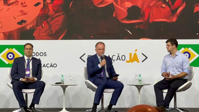 Casagrande destaca resultados da Educação em evento nacional