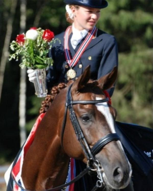 A vida da jovem mais rica do mundo: Cavalo, móvel de madeira e carro usado