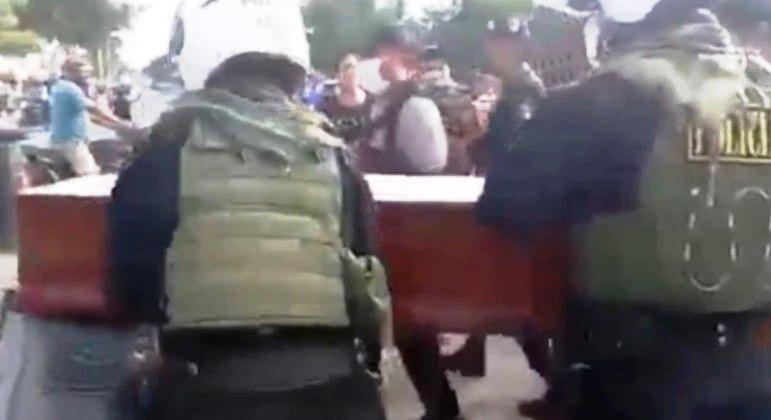 Mulher se debate durante o próprio funeral, é levada ao hospital e morre ‘de novo’