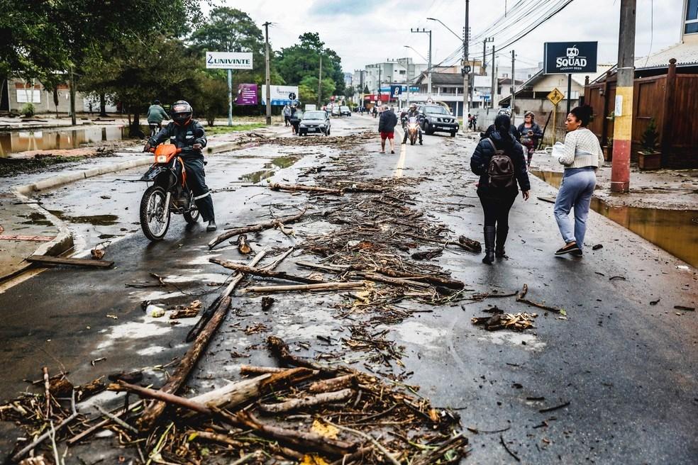 Chega a 27 o número de cidades em situação de emergência após passagem de ciclone em SC