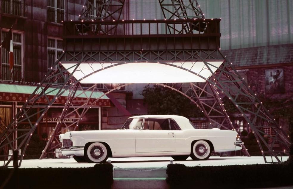 Carro de Elvis Presley, que já foi o mais caro do mundo, foi exposto no Salão de NY