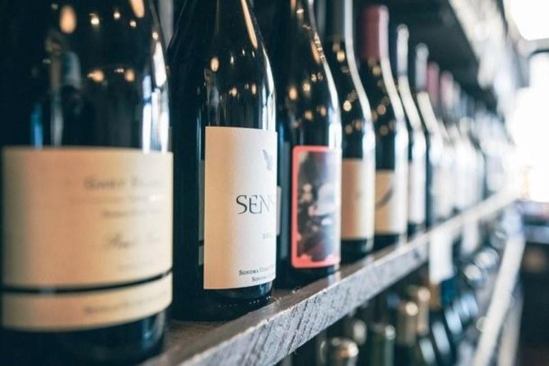Por que as garrafas de vinho têm 750ml e não um litro?