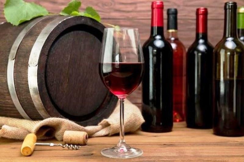 Por que as garrafas de vinho têm 750ml e não um litro?