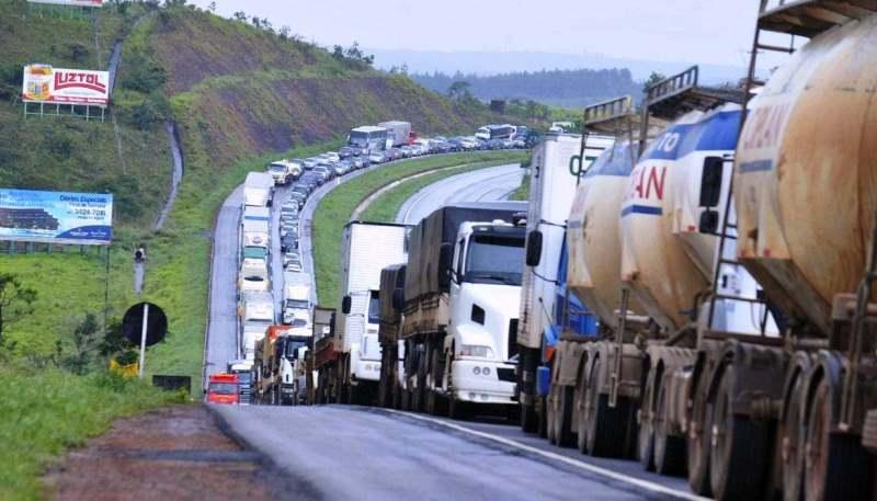 Caminhoneiros do ES anunciam paralisação em protesto contra reajuste do diesel