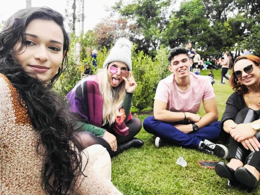 Para evitar multa, ex-noiva faz festa de “descasamento” após fim de noivado