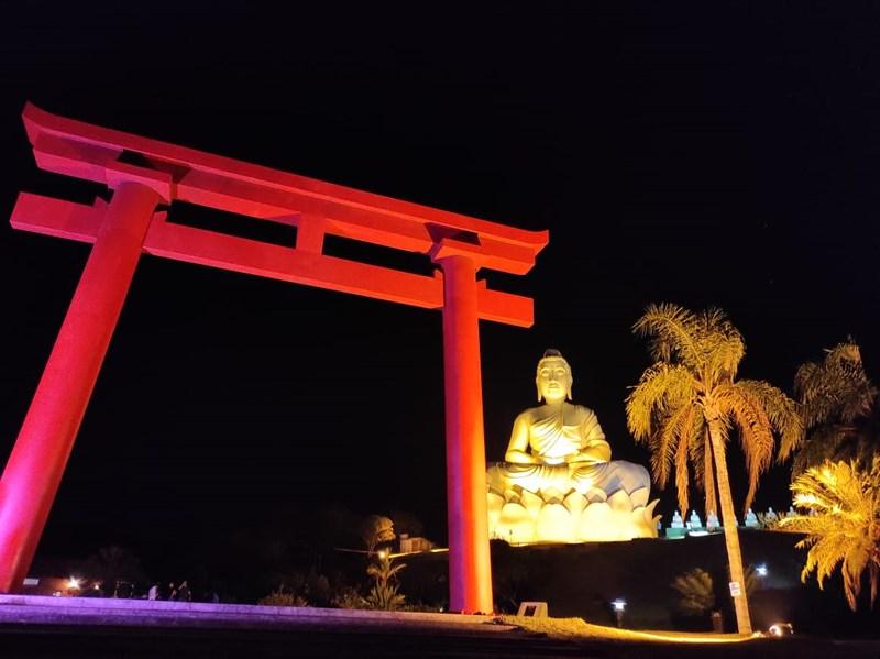 Parceria da Suzano e Detran-ES ilumina o Buda de Ibiraçu nas cores do Maio Amarelo