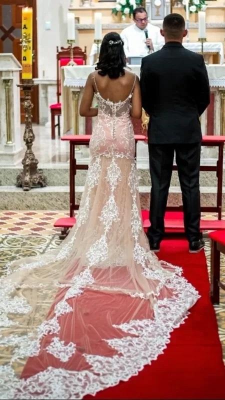 Padre encerra casamento após ver cães com alianças