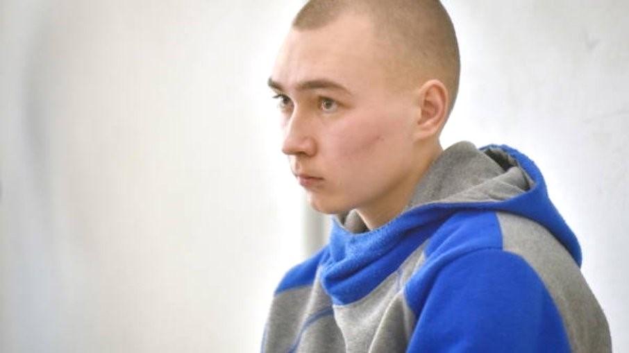 Soldado russo é condenado à prisão perpétua por crimes de guerra