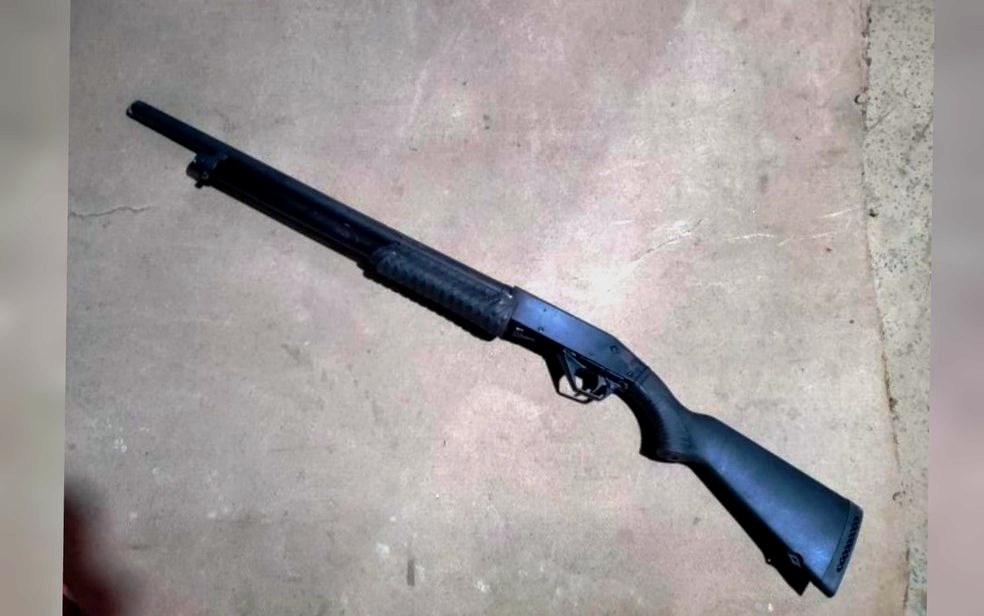 Pai mata filho de 11 anos, cita acidente em carta e atira no próprio rosto, diz polícia